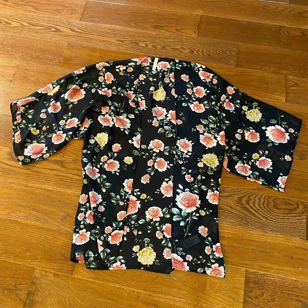 (NWOT) Pink Lily sheer kimono - Picture 2 of 5